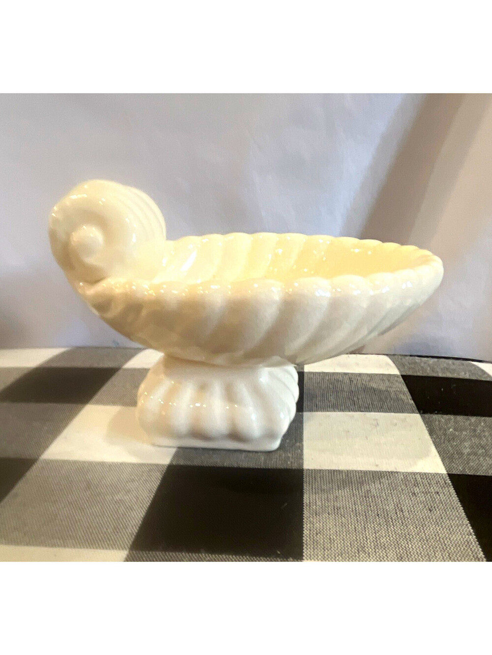 White Glossy Ceramic Swirl Oval Pedestal Candy Dish, 1 Compartment